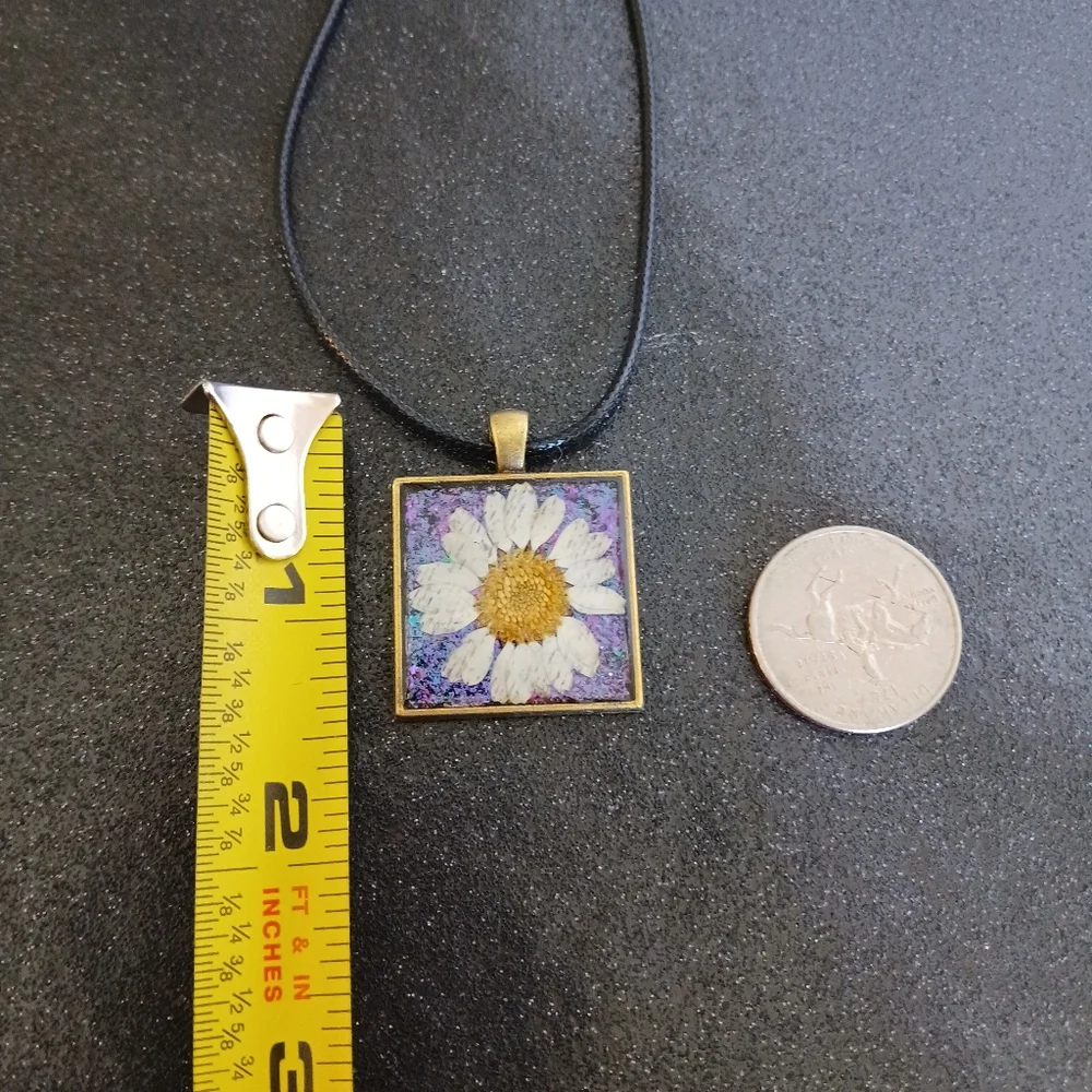 Rainbow color shift white daisy flower bronze pendant on black cord necklace new - Picture 8 of 8